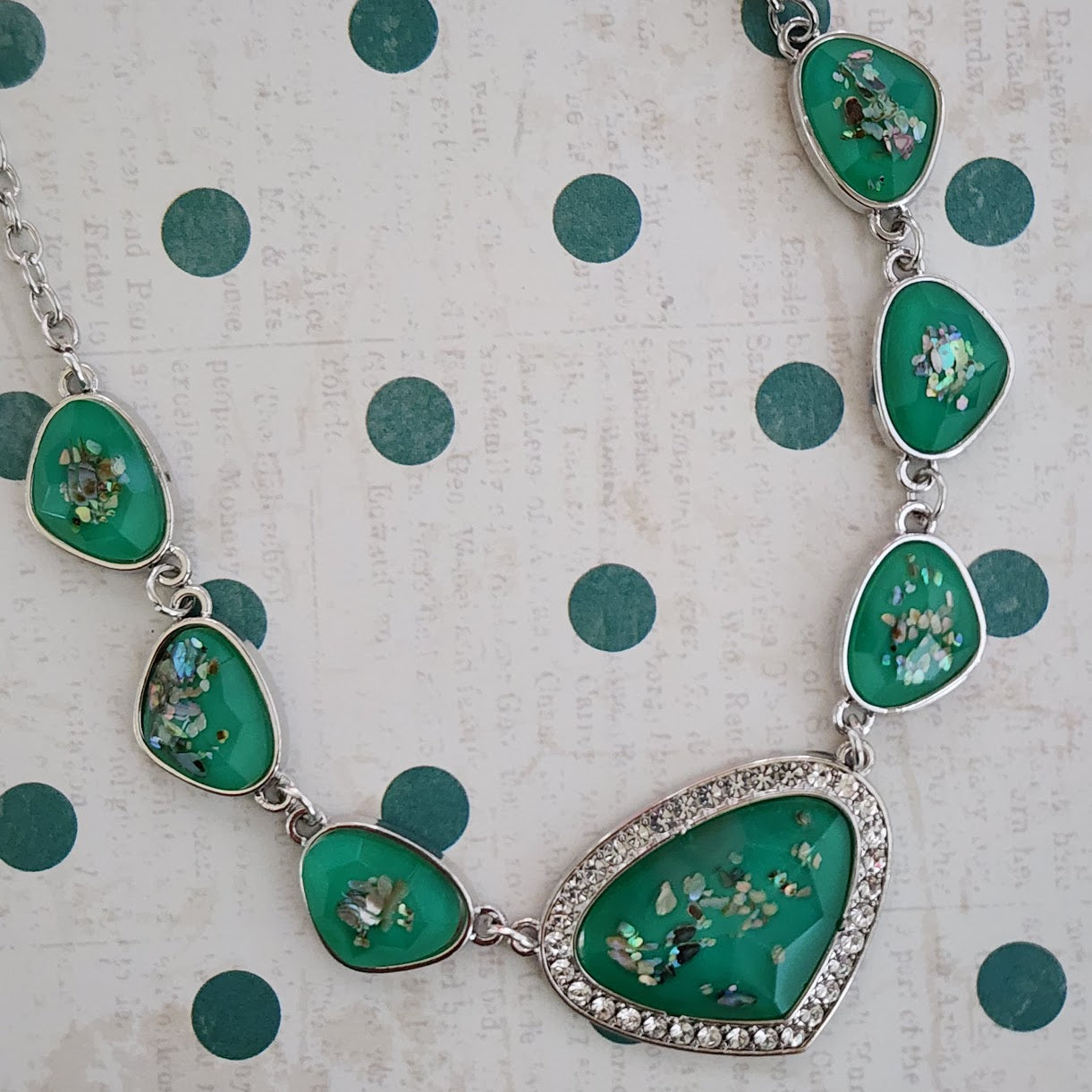 Paparazzi ♥ Discreet Dazzle - Green ♥  Necklace