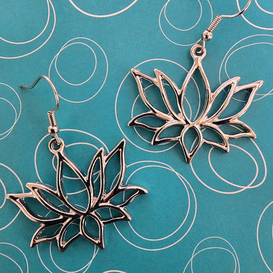 Paparazzi ♥ Lotus Ponds - Silver ♥  Earrings