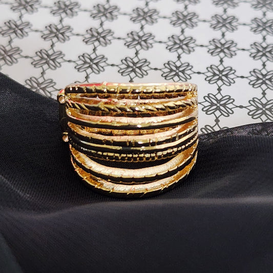 Paparazzi ♥ Basic Maverick - Gold ♥ Ring