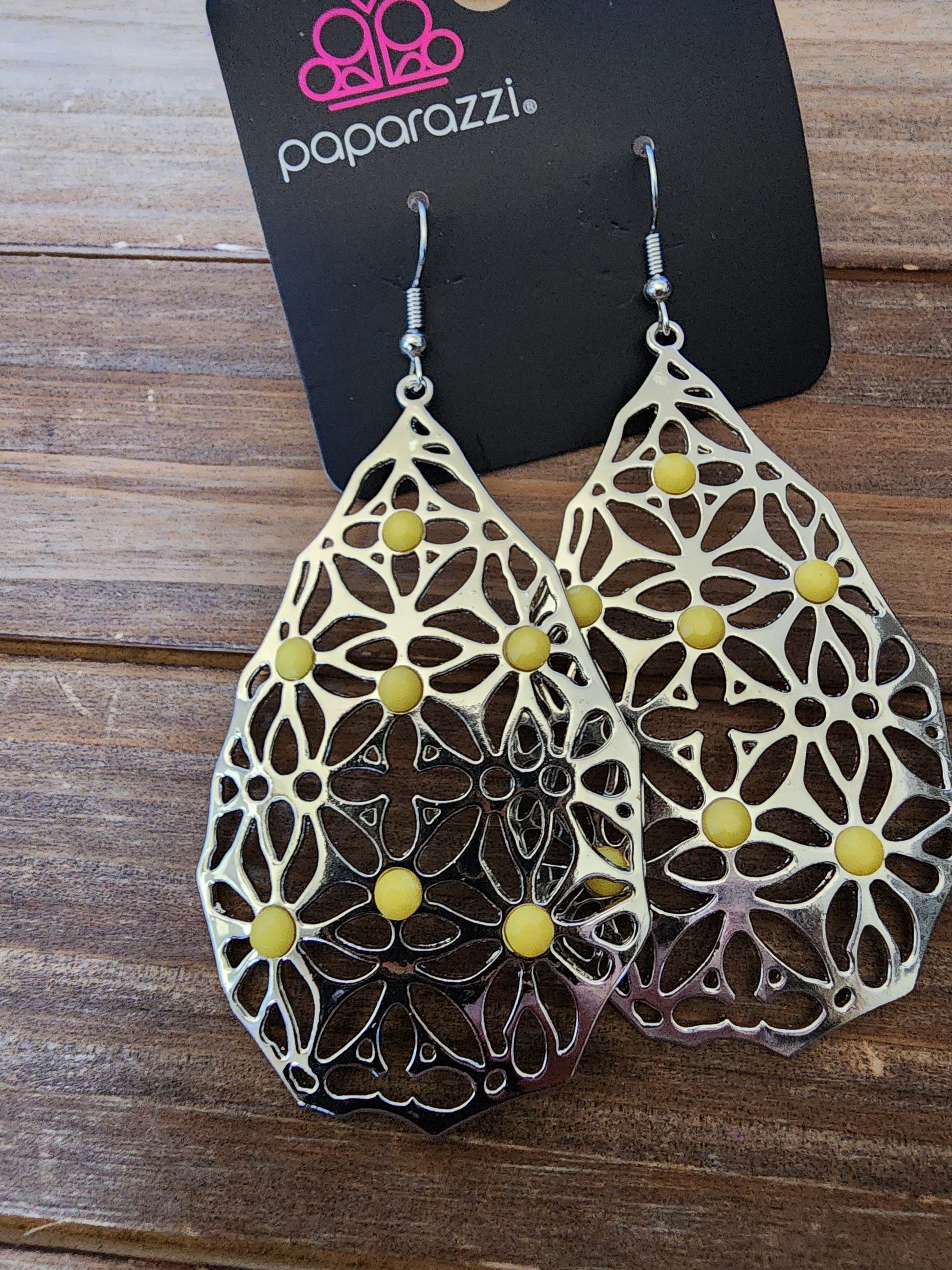 delightfully-daisy-yellow-p5wh-ywxx-177xx_a_ht_P5WH-YWXX-177XX.jpg