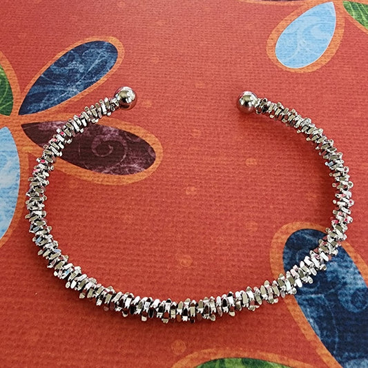 Paparazzi ♥ Twisted Trenchant - Silver ♥  Bracelet