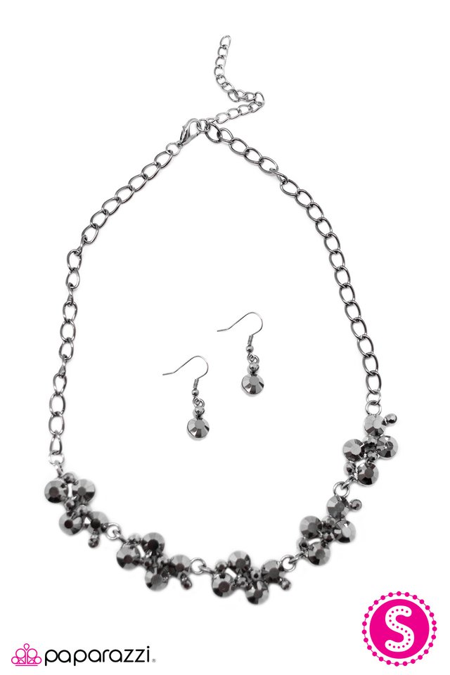 Paparazzi ♥ Hollywood Hills - Black ♥ Necklace