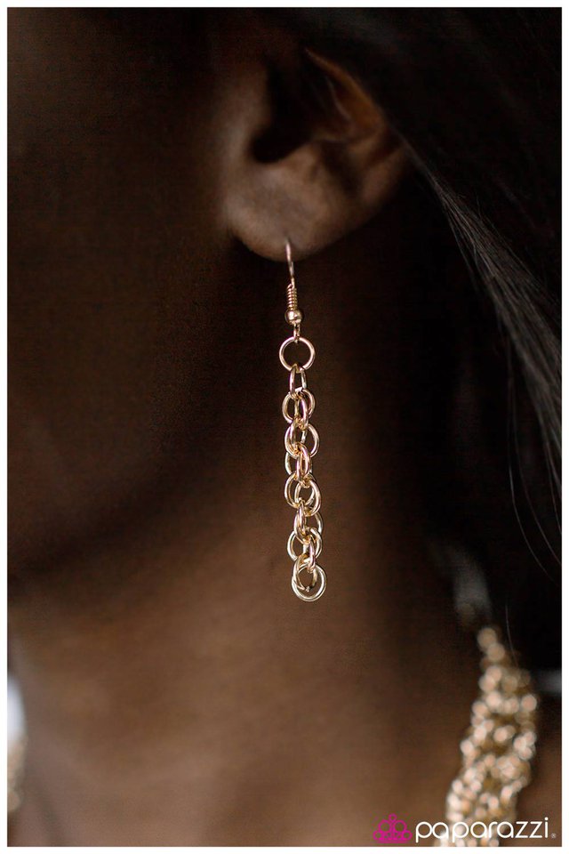 Paparazzi ♥ GLOW The Extra Mile - Gold ♥ Necklace