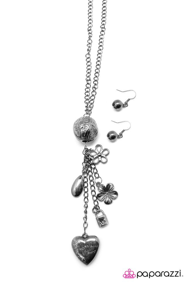 Paparazzi ♥ Love, Love Me Do - Black ♥ Necklace