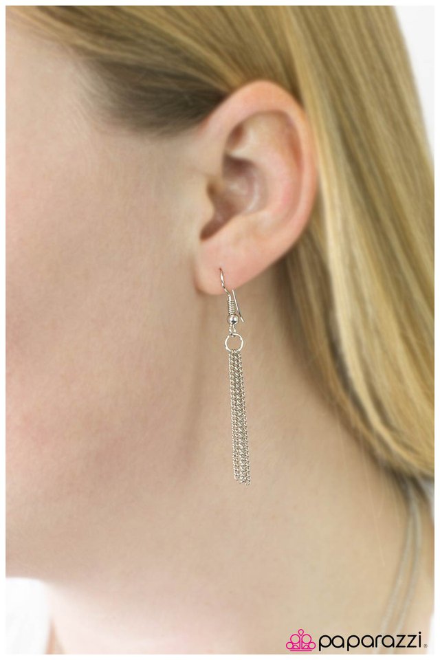 Paparazzi ♥ The Perfectionist - Silver ♥ Necklace