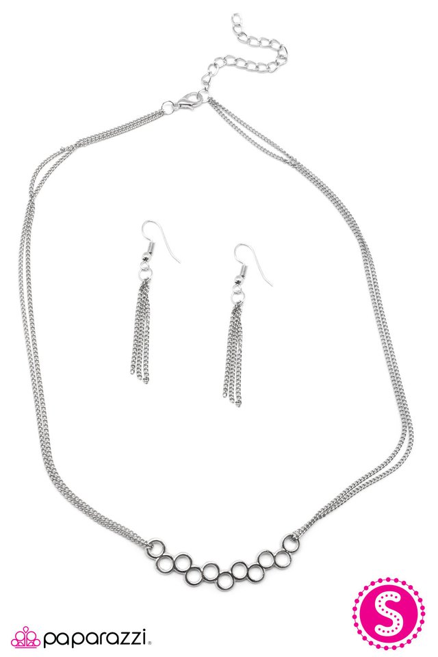 Paparazzi ♥ The Perfectionist - Silver ♥ Necklace