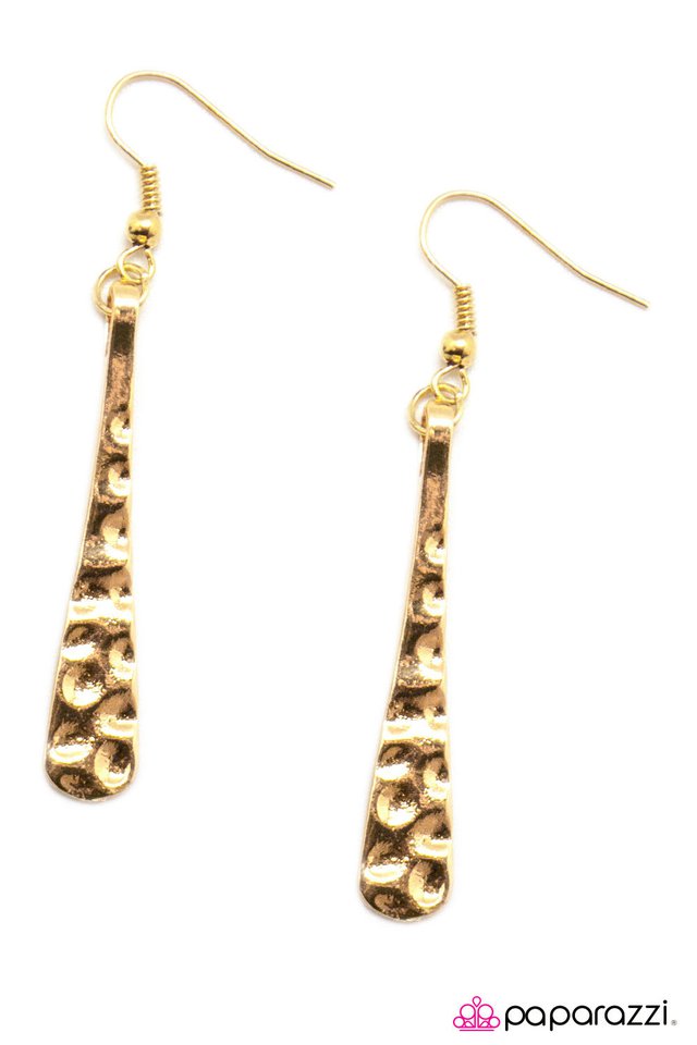 Paparazzi ♥ Can I Borrow A PEN-dulum? - Gold ♥ Earrings