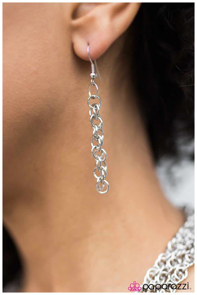 Paparazzi ♥ GLOW The Extra Mile - Silver ♥ Necklace