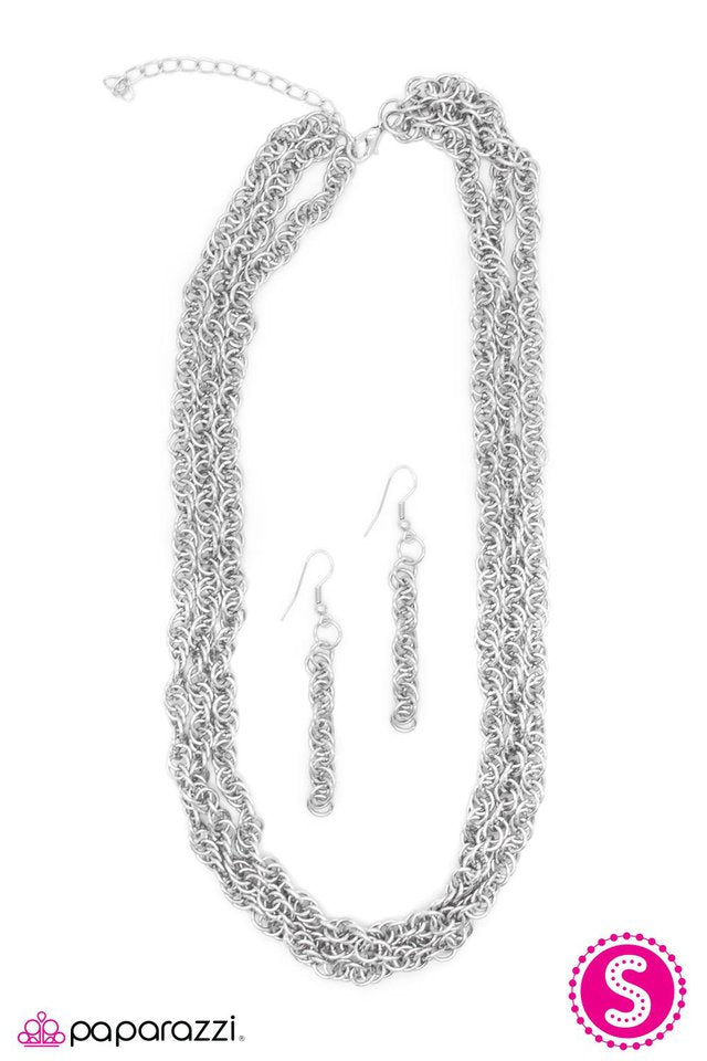 Paparazzi ♥ GLOW The Extra Mile - Silver ♥ Necklace