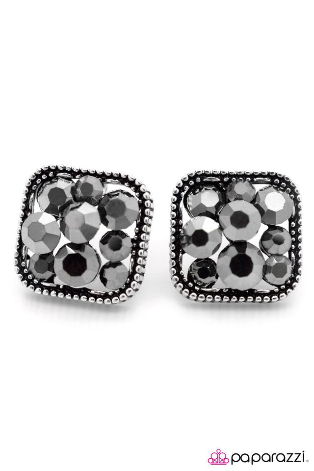 Paparazzi ♥ Worth a Fortune - Silver ♥ Post Earrings