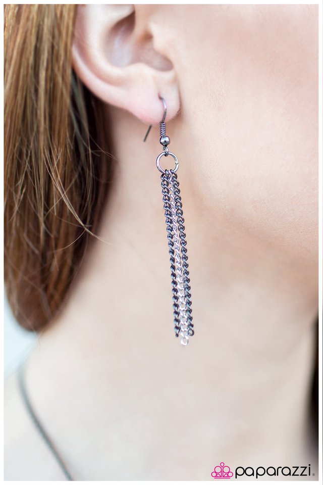 Paparazzi ♥ Off the Grid - Black ♥ Necklace