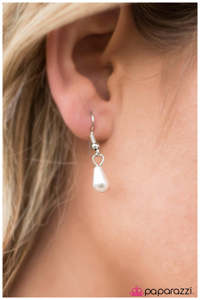 Paparazzi ♥ Blissful Thinking - White ♥ Necklace