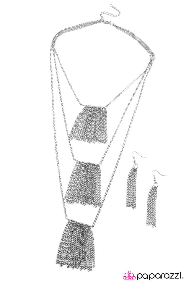 Paparazzi ♥ Everything Falls Into Place - Silver ♥ Necklace