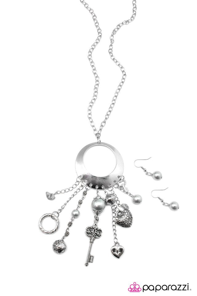 Paparazzi ♥ Key Player - Silver ♥ Necklace