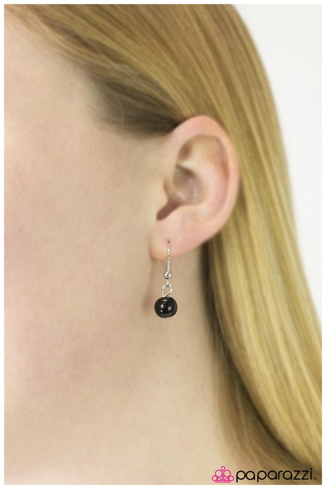 Paparazzi ♥ A Southern Artifact - Black ♥ Lanyard