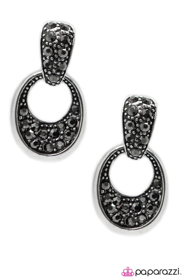 Paparazzi ♥ From The Small Screen - Silver ♥ Post Earrings