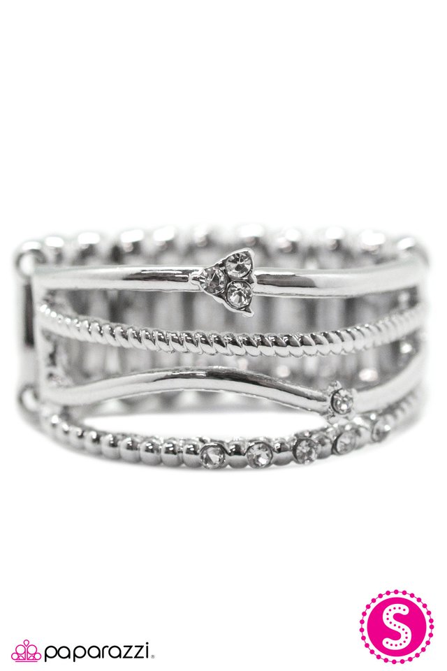 Paparazzi ♥ A Narrow Escape - White ♥ Ring