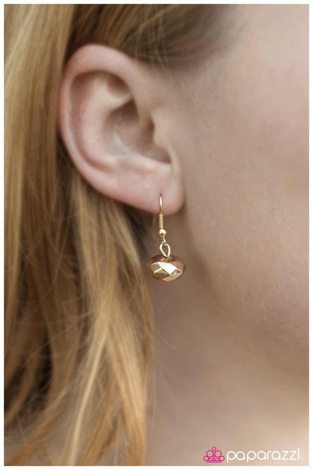 Paparazzi ♥ Boss Status - Gold ♥ Necklace