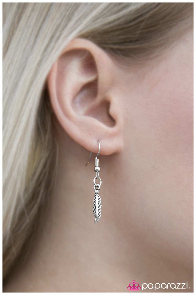 Paparazzi ♥ The Girl of Your Dreams - Silver ♥ Necklace