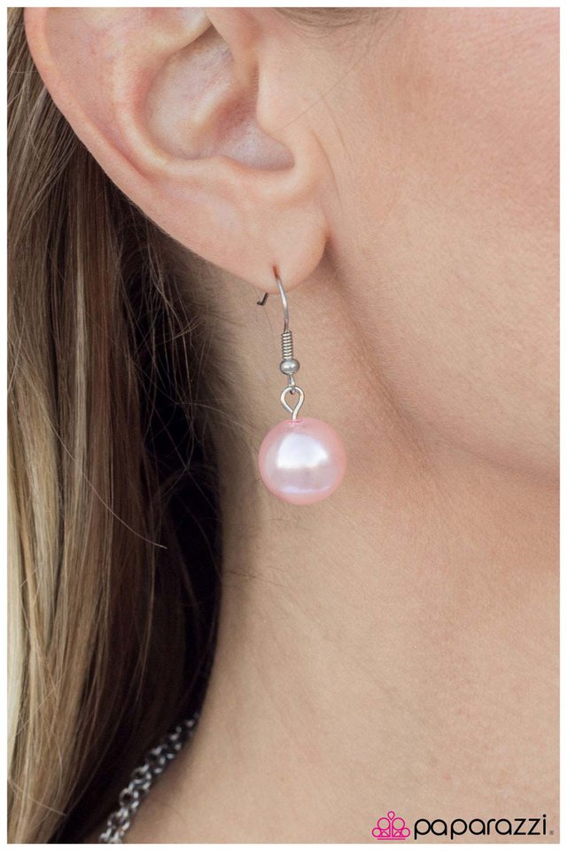 Paparazzi ♥ Calm and Connected - Pink ♥ Necklace