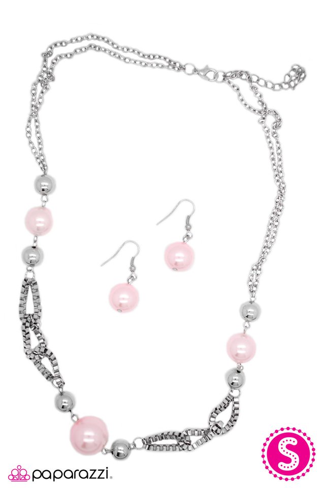 Paparazzi ♥ Calm and Connected - Pink ♥ Necklace