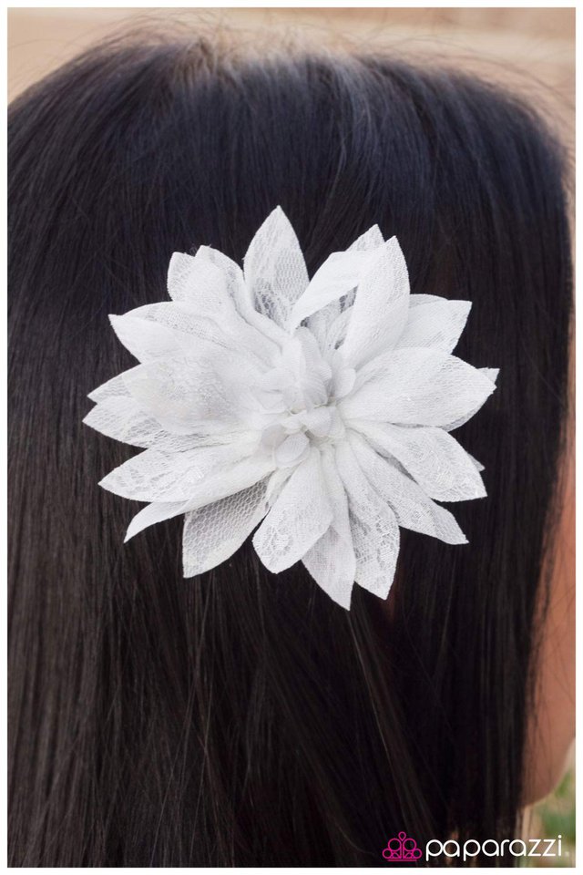 standing-bloom-only-white-p7pr-wtxx-031xx