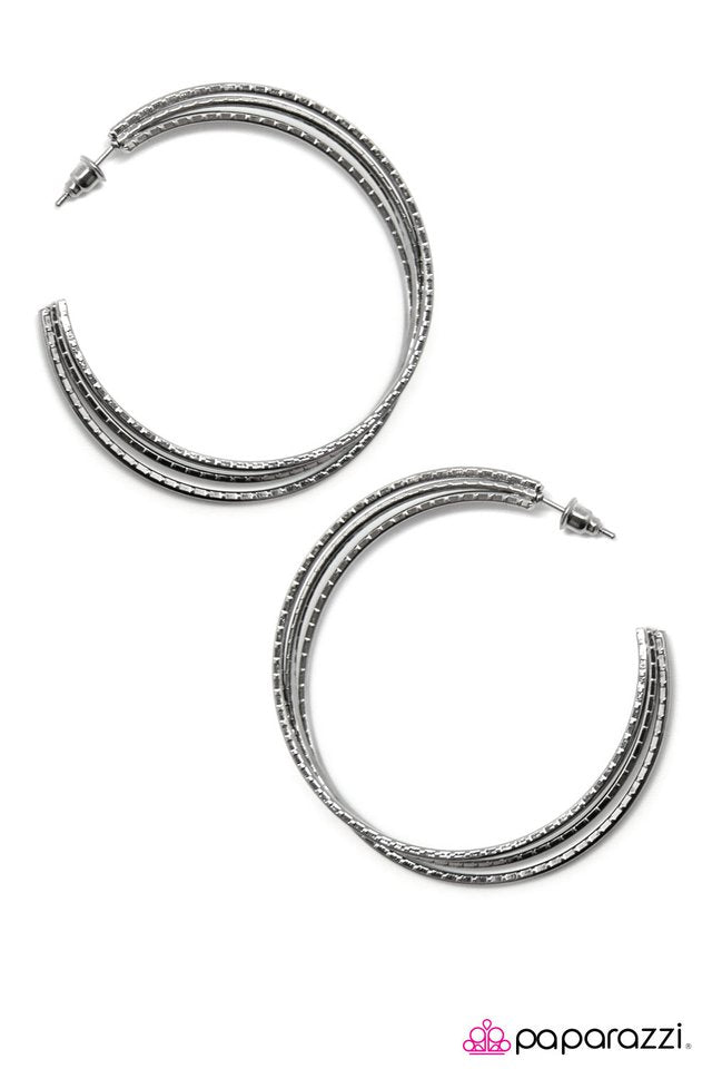 Paparazzi ♥ Delusions Of Grandeur - Black ♥ Earrings