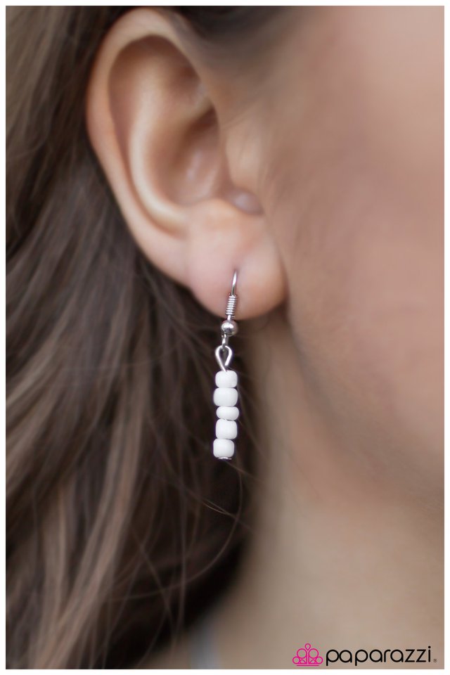 Paparazzi ♥ Rockin Robin - White ♥ Necklace