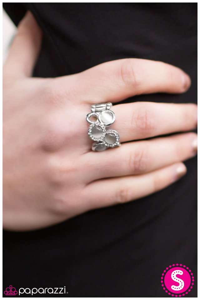 pour-the-bubbly-white-p4re-wtxx-060xx