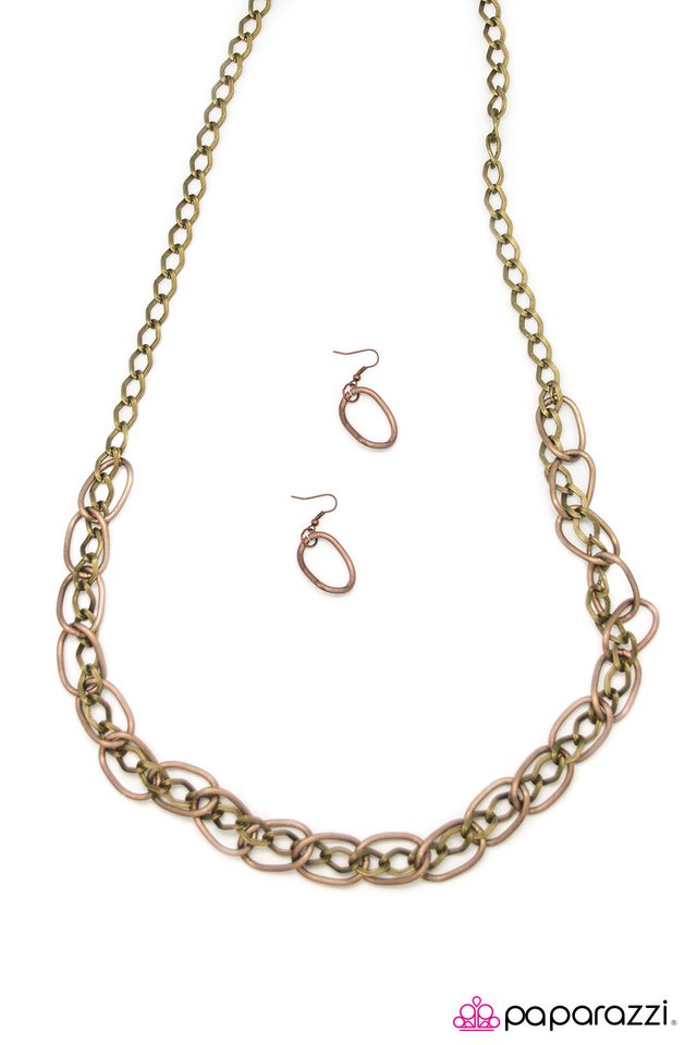 Paparazzi ♥ Chain of Command - Brass ♥ Necklace