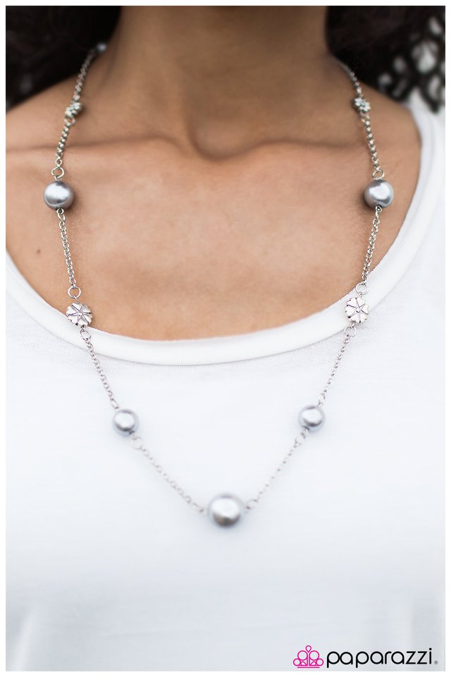 living-the-charmed-life-silver-p2wh-svxx-083xx