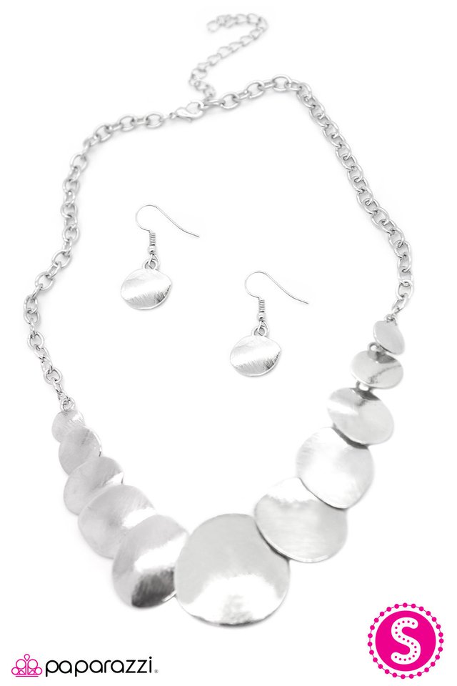 Paparazzi ♥ GLAM Artist - Silver ♥ Necklace