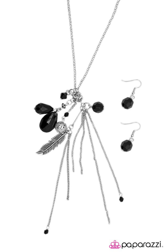 Paparazzi ♥ Sky High - Black ♥ Necklace