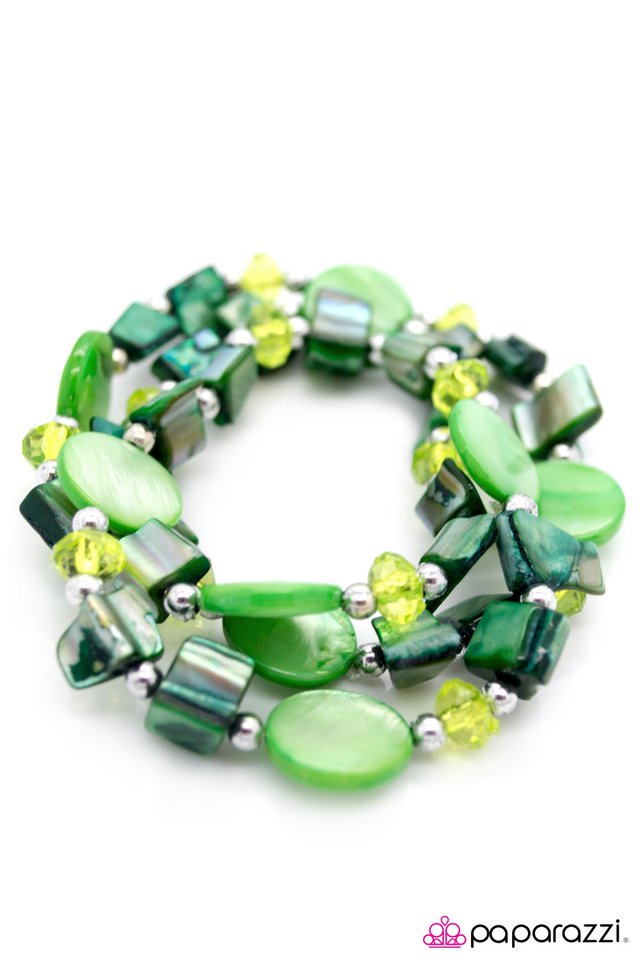 Paparazzi ♥ Pile It On - Green ♥ Bracelet