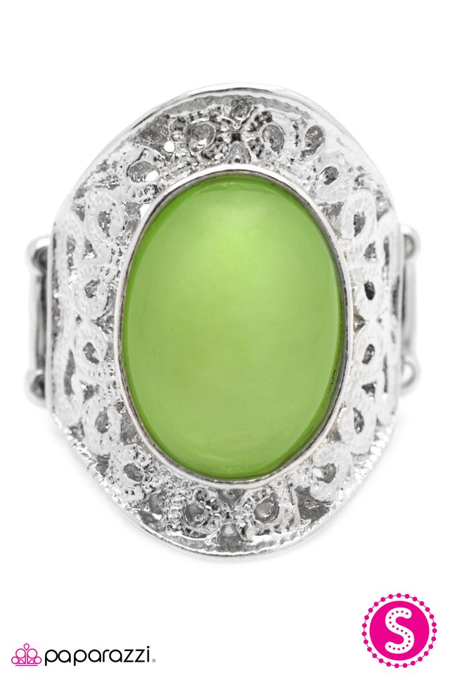 Paparazzi ♥ Moons Over Miami - Green ♥ Ring