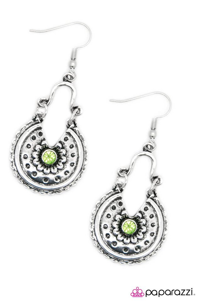 Paparazzi ♥ Stop, Look, and GLISTEN - Green ♥ Earrings