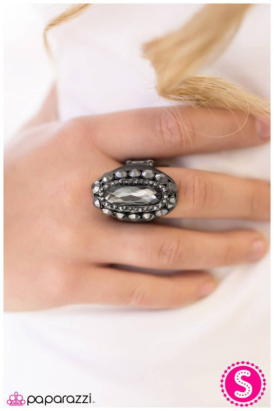 its-good-to-be-queen-black-p4re-bkxx-038xx