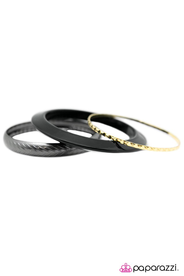 Paparazzi ♥ Me Three! - Black ♥ Bracelet