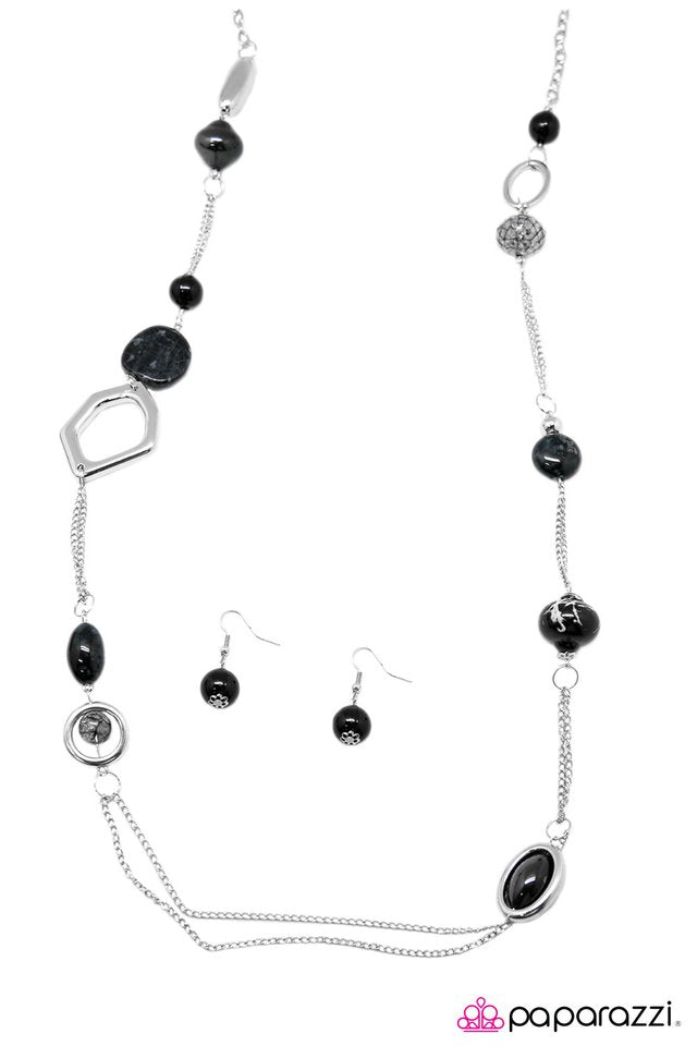 Paparazzi ♥ Caprice - Black ♥ Necklace