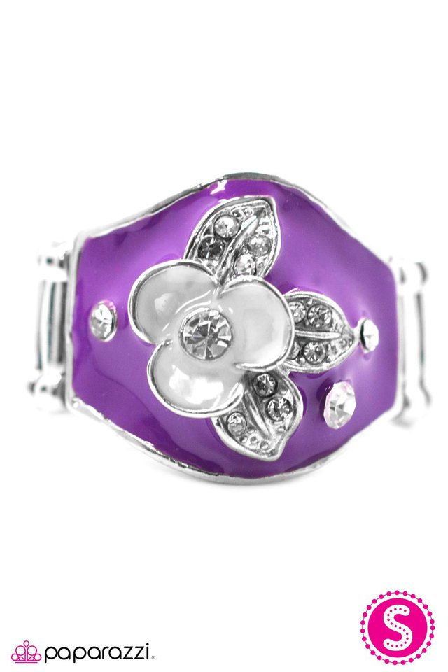 Paparazzi ♥ Seagull Lily - Purple ♥ Ring