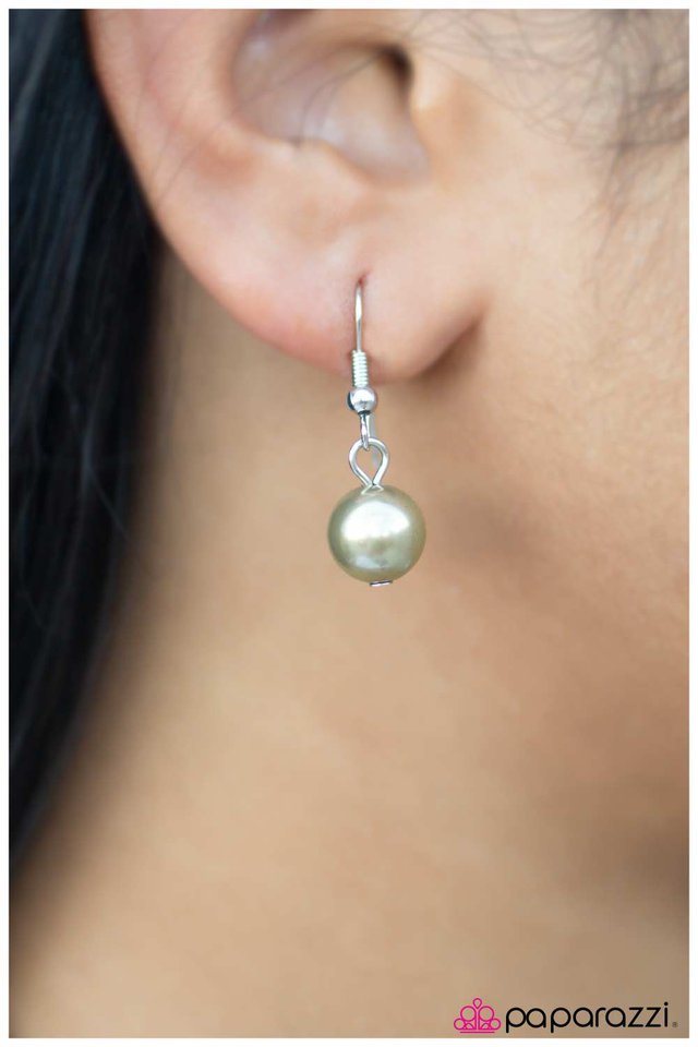 Paparazzi ♥ Pearl Armada - Green ♥ Necklace