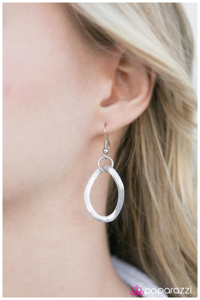 Paparazzi ♥ Tell Me About It - White ♥ Necklace