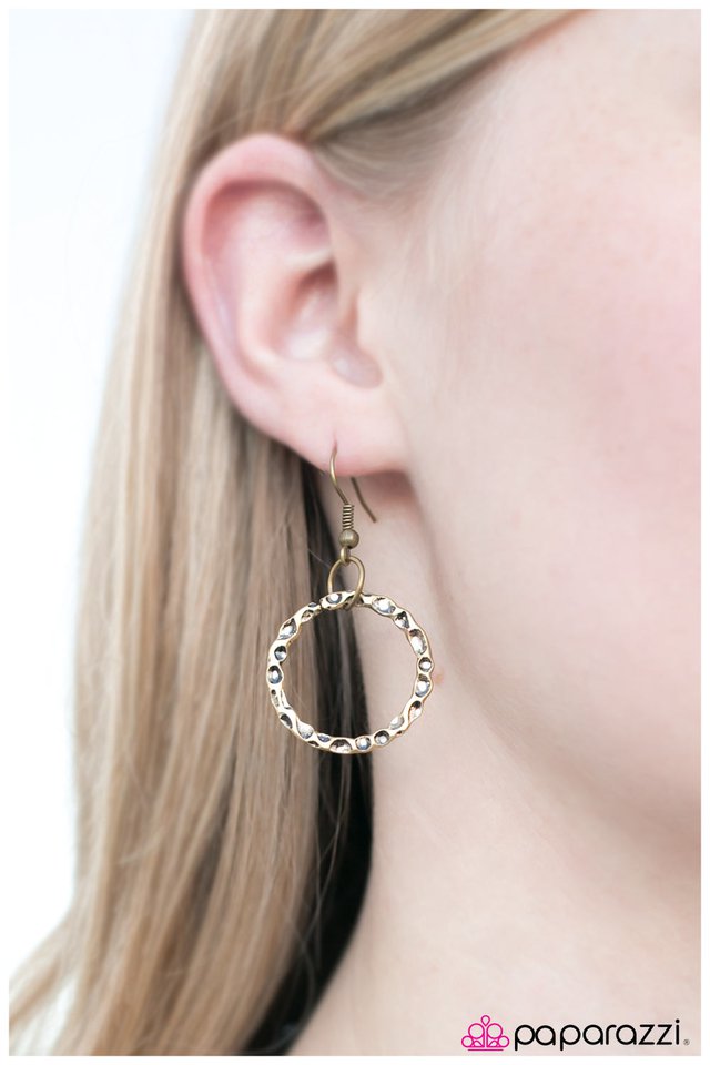 Paparazzi ♥ Going Strong - Brass ♥ Necklace