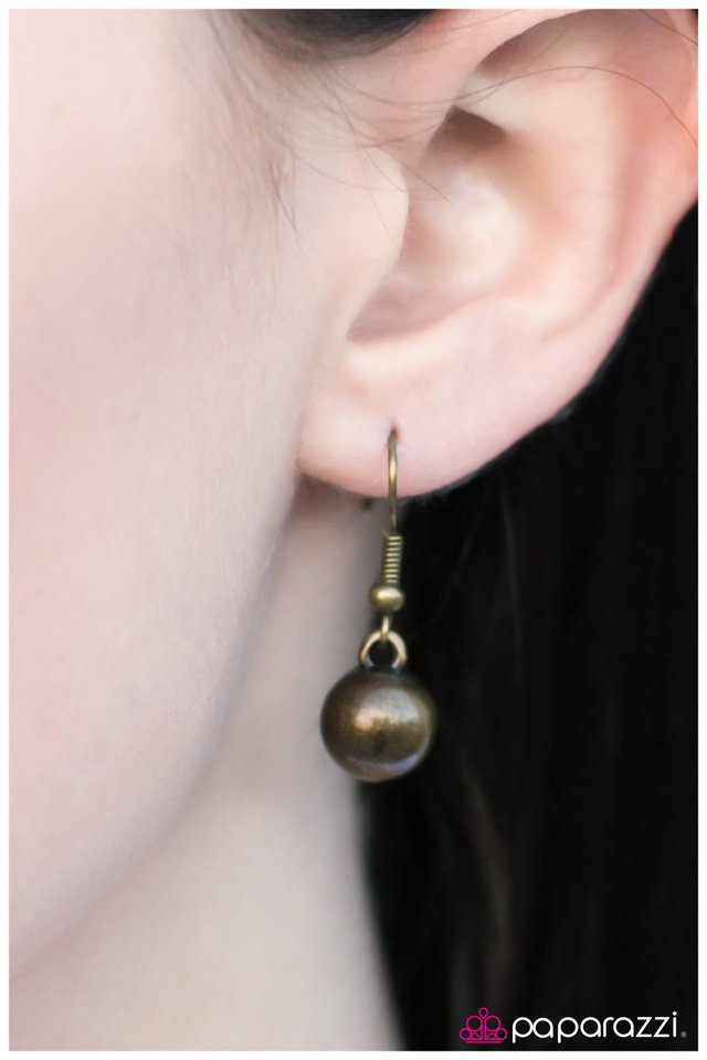 Paparazzi ♥ Daisy Duke - Brass ♥ Necklace