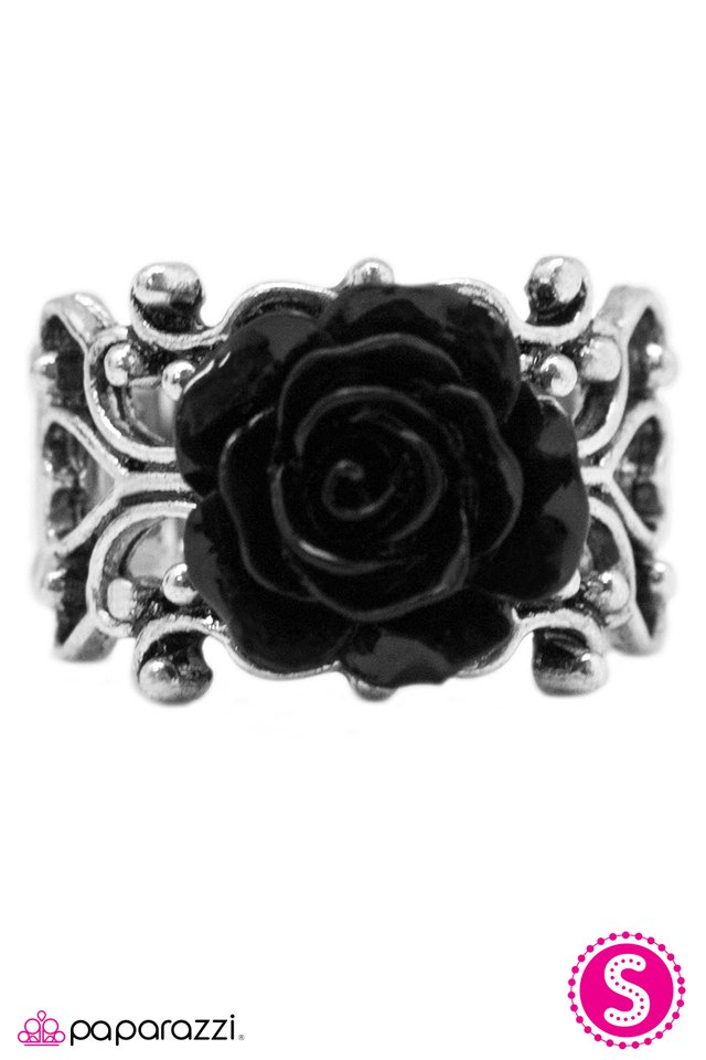 Paparazzi ♥ The Rose Society - Black ♥ Ring