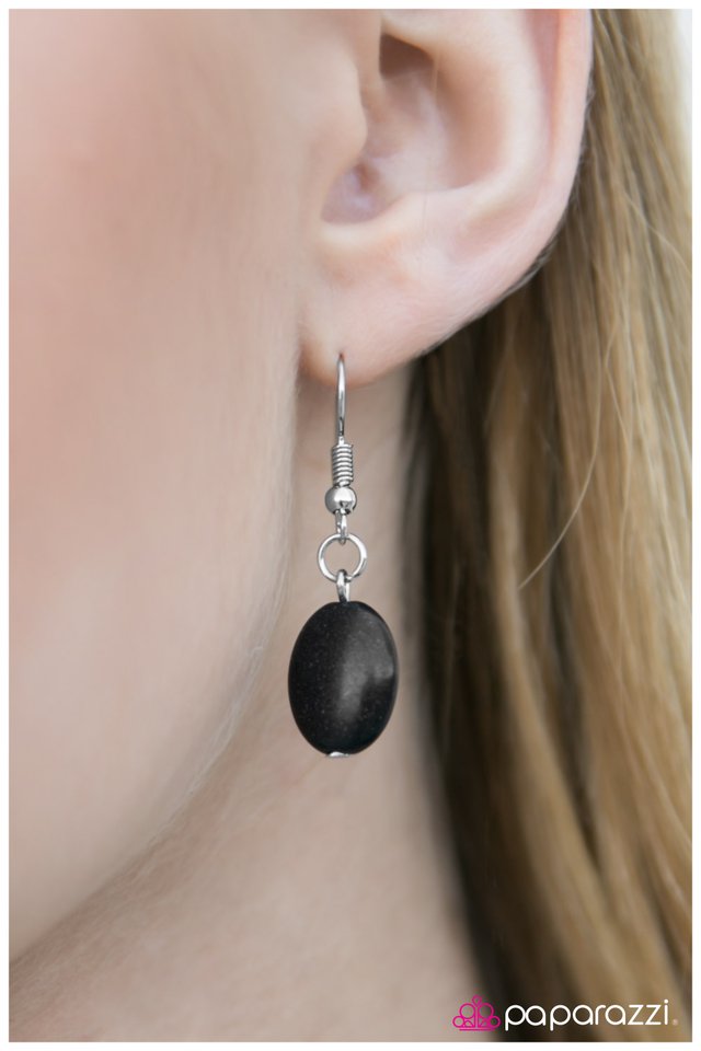 Paparazzi ♥ Stagecoach - Black ♥ Necklace