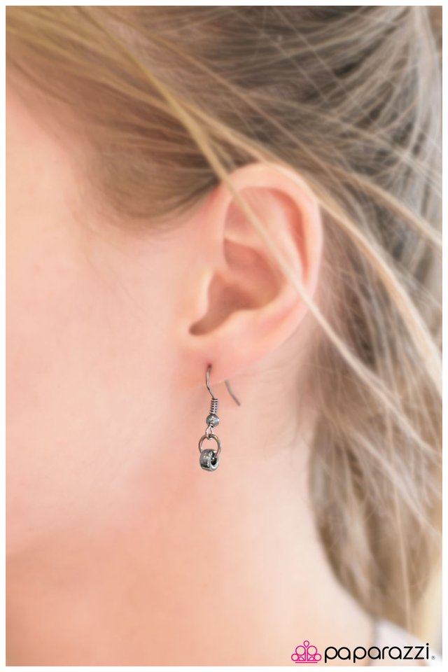 Paparazzi ♥ Practical Magic - Black ♥ Necklace