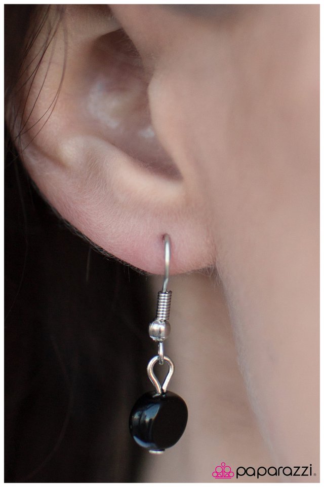 Paparazzi ♥ Never Forget - Black ♥ Necklace