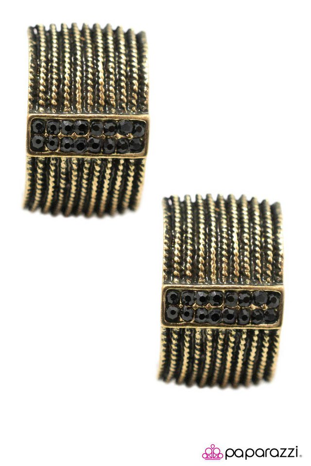 Paparazzi ♥ Oh My POSH! - Brass ♥ Clip-On