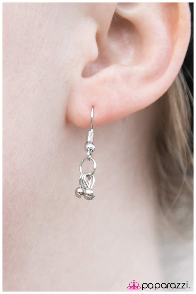 Paparazzi ♥ Small Town Girl - Silver ♥ Necklace